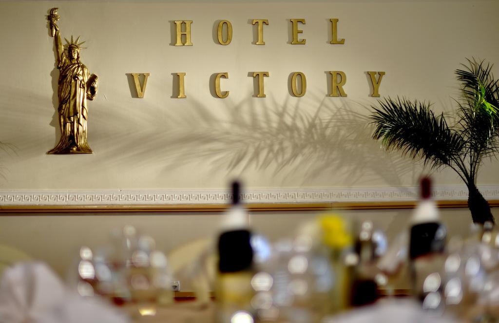 Hotel Victory Пристина Екстериор снимка