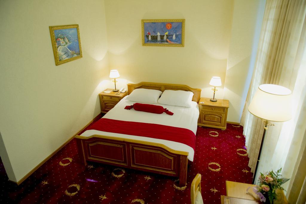 Hotel Victory Пристина Стая снимка