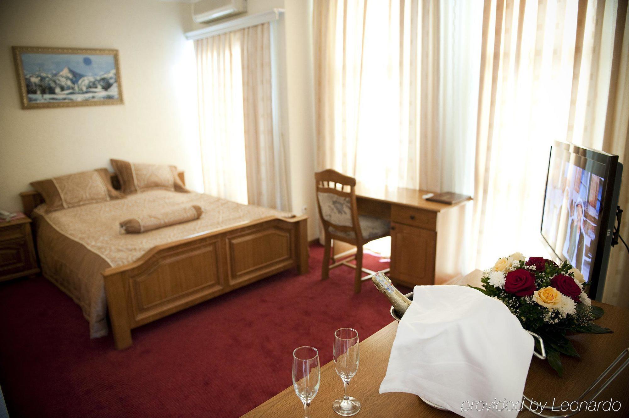Hotel Victory Пристина Стая снимка